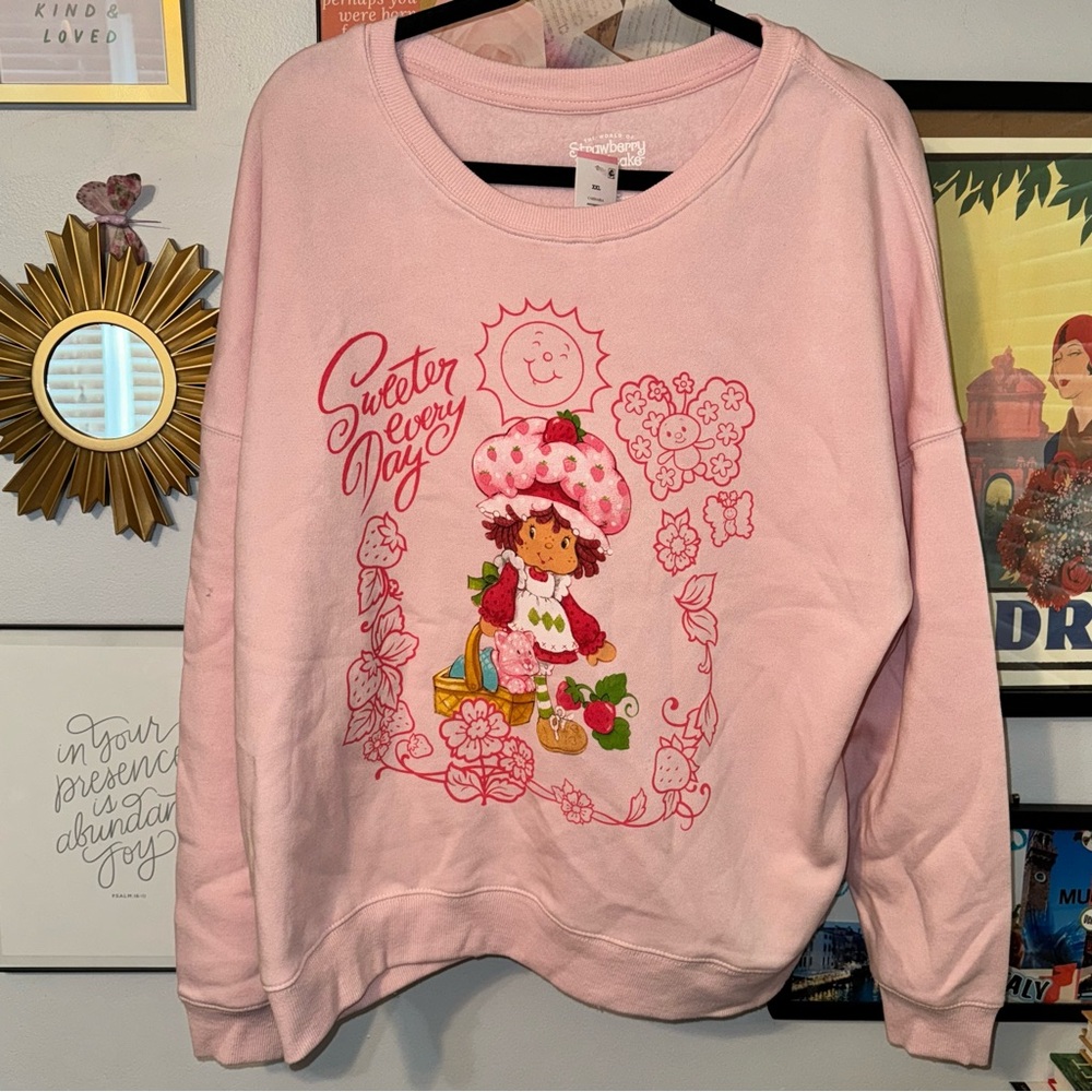Women's Strawberry Shortcake Cozy Graphic Sweatshirt XXL